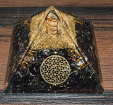 White Whale Reiki Healing Crystal Energy Generator Pyramid The Flower Of Life Symbol Orgonite Energy Generator Stone